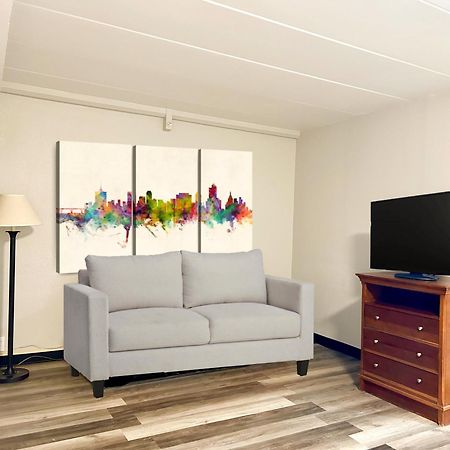 Tulsa Square Hotel Central, I-44 By Oyo Exteriör bild
