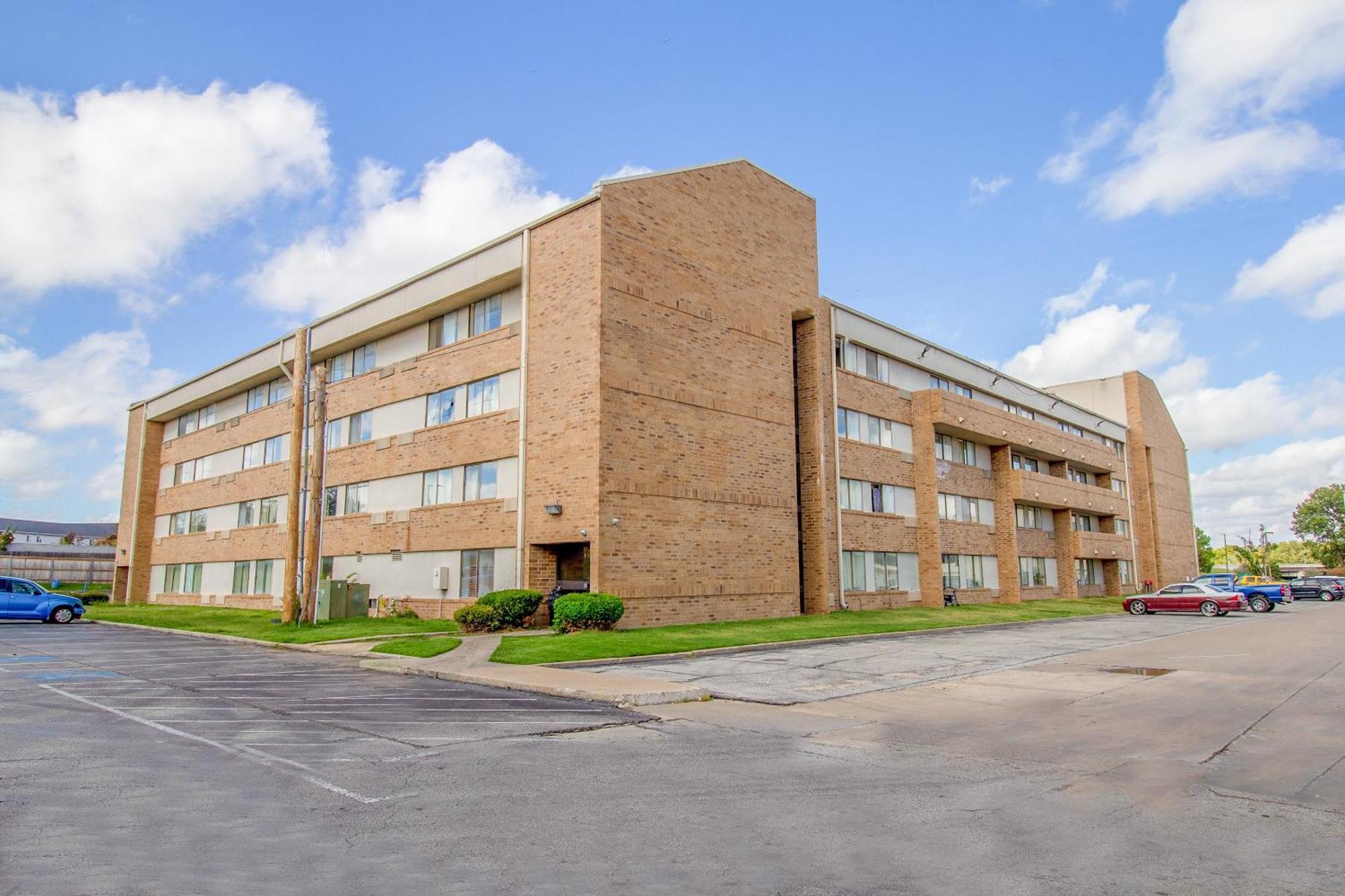 Tulsa Square Hotel Central, I-44 By Oyo Exteriör bild