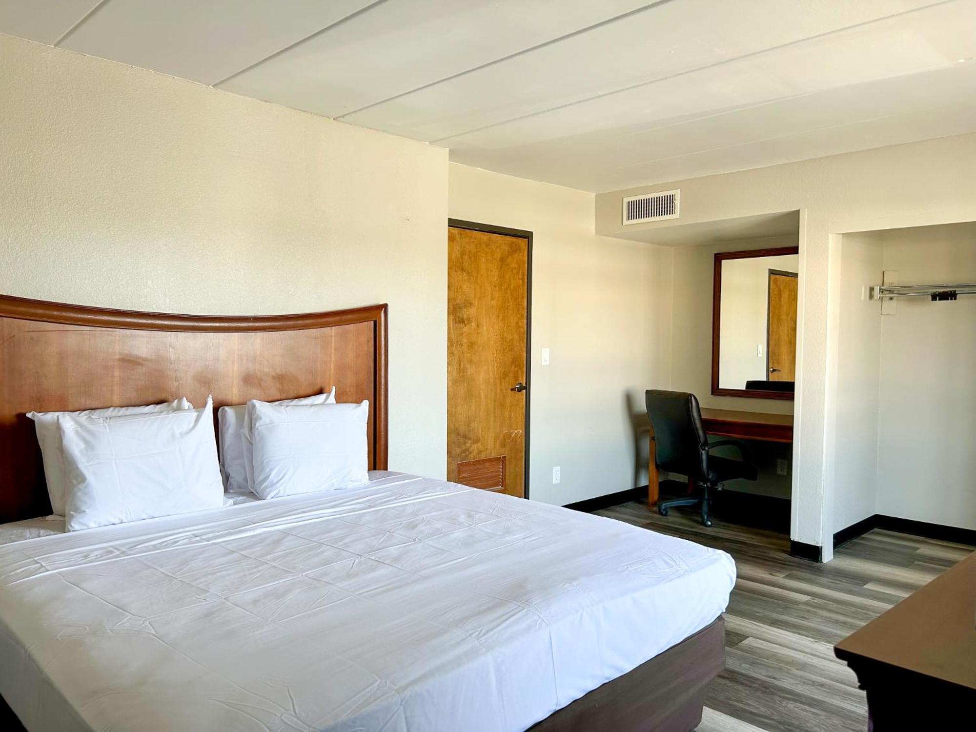 Tulsa Square Hotel Central, I-44 By Oyo Exteriör bild